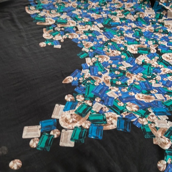 Jewel print shawl, beautiful color mixed with black ground - Picture 9 of 10